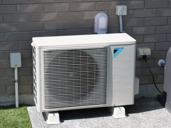 Low-Carbon Heating and Heat Pumps
